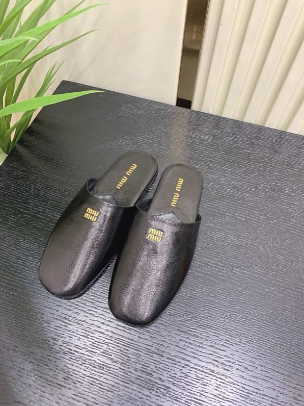 Slippers leather women's