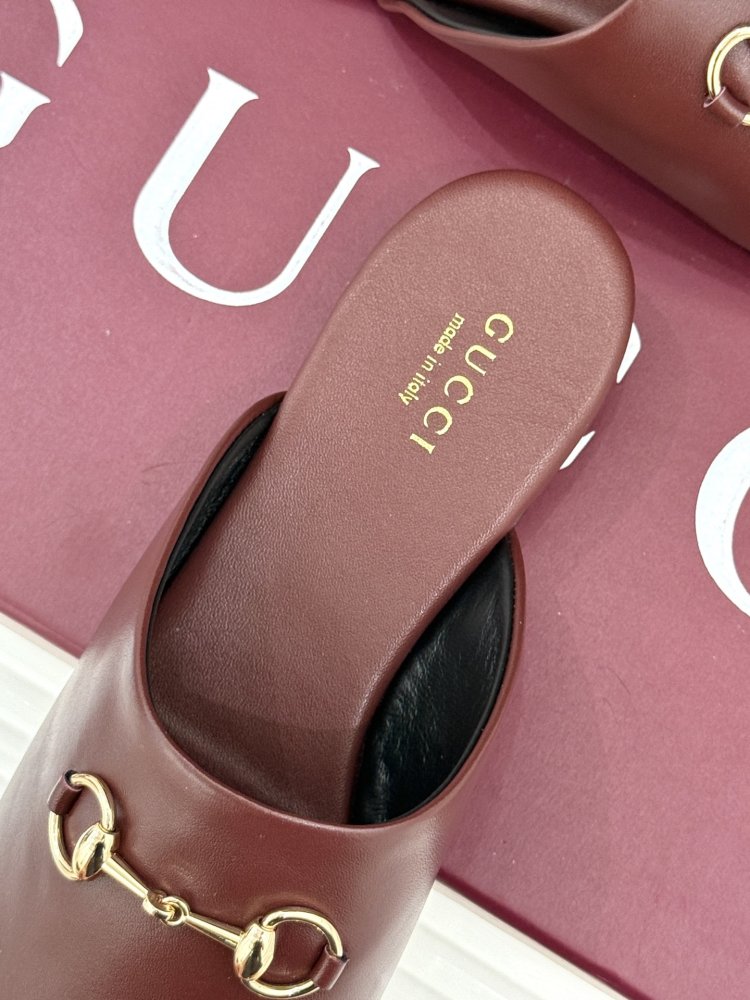 Капці шкіряні жіночі фото 8