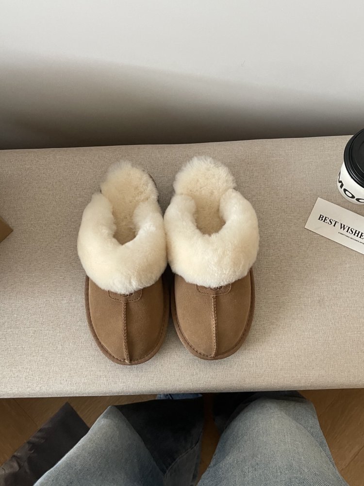 Slippers on fur women's