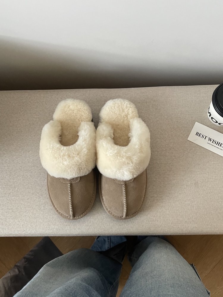 Slippers on fur women's