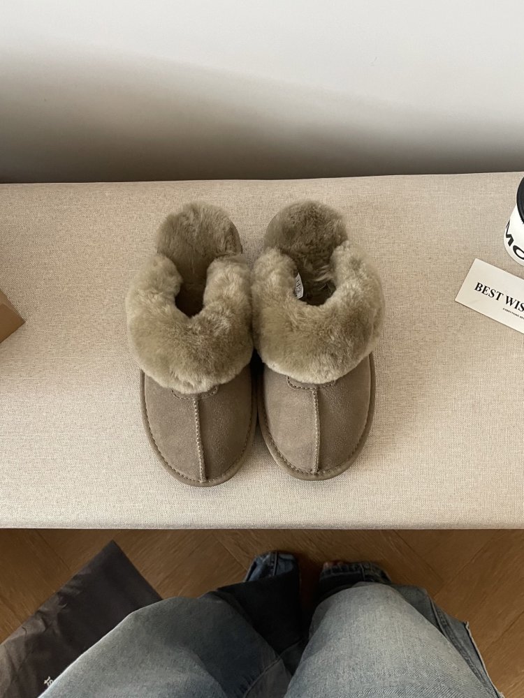 Slippers on fur women's