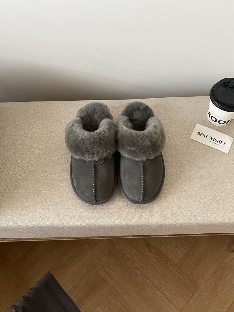 Slippers on fur women's