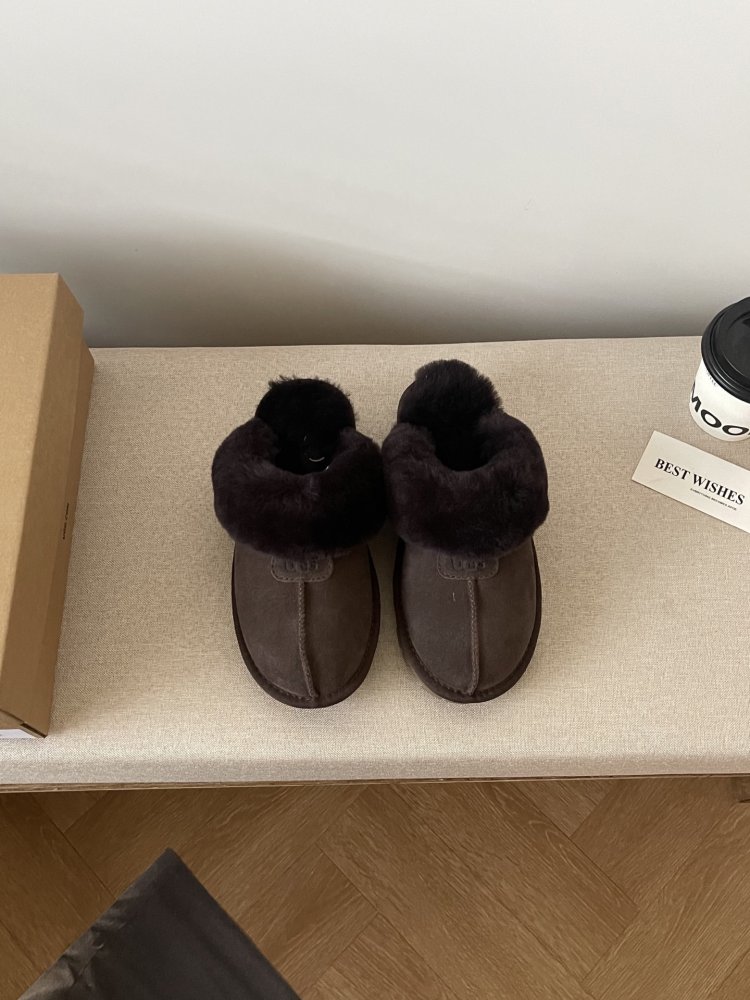 Slippers on fur women's