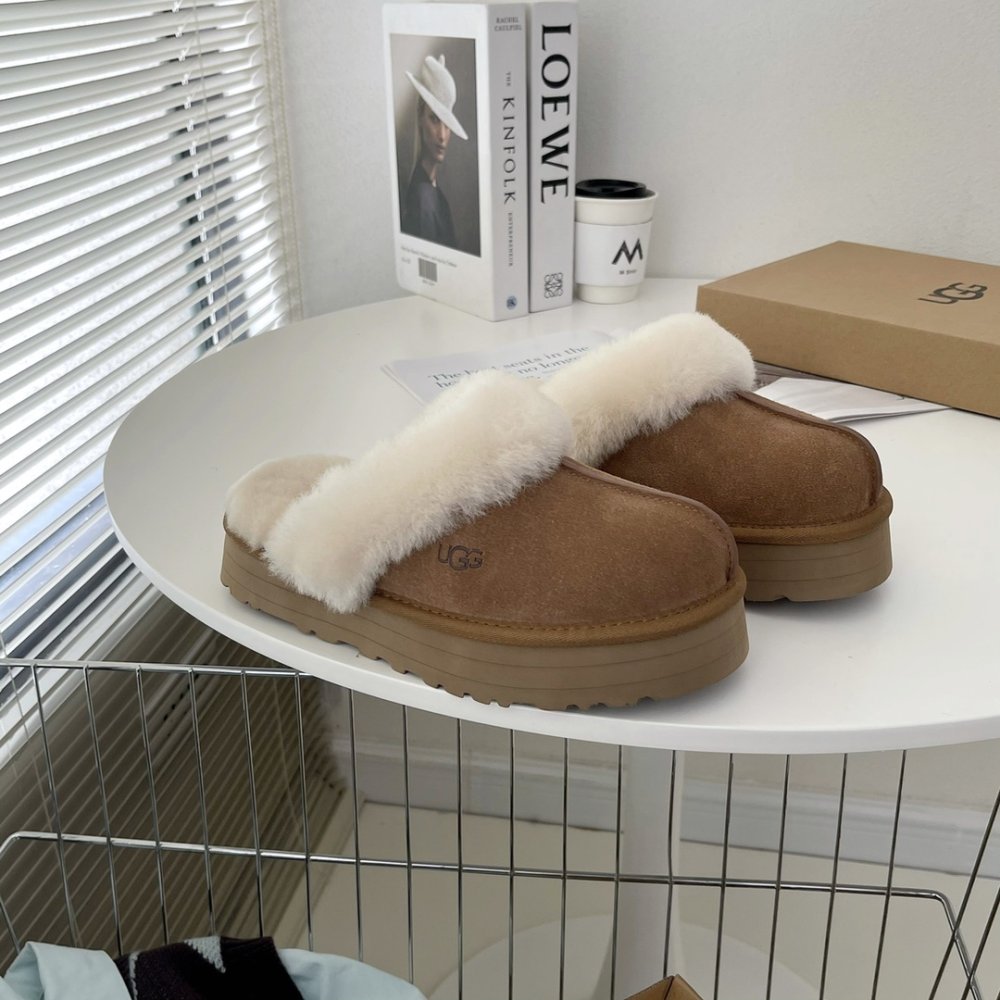 Slippers on fur women's