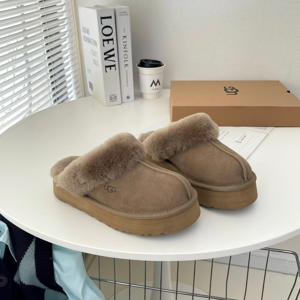 Slippers on fur women's