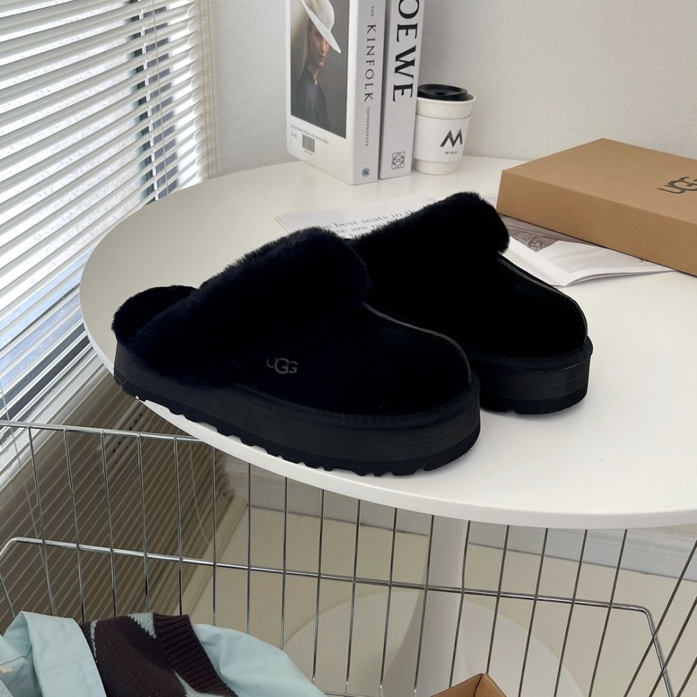 Slippers on fur women's