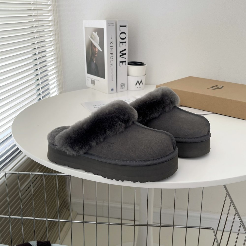Slippers on fur women's