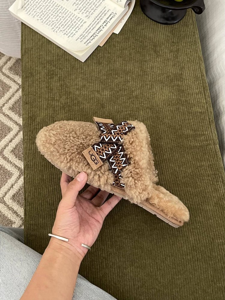 Slippers on fur women's фото 2