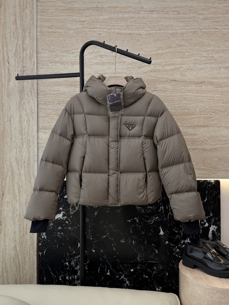 Warm short Down jacket from long sleeves