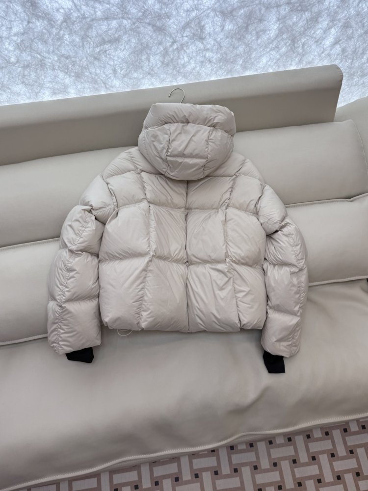 Теплый короткий пуховик с длинными рукавами фото 4