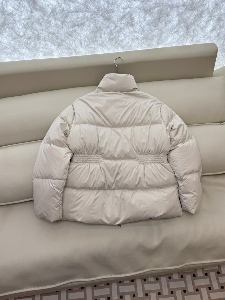 Теплый короткий пуховик с длинными рукавами фото 5