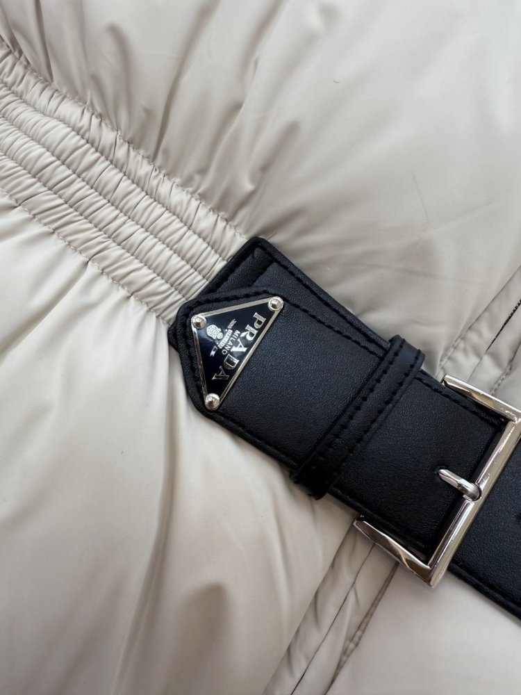 Теплый короткий пуховик с длинными рукавами фото 7