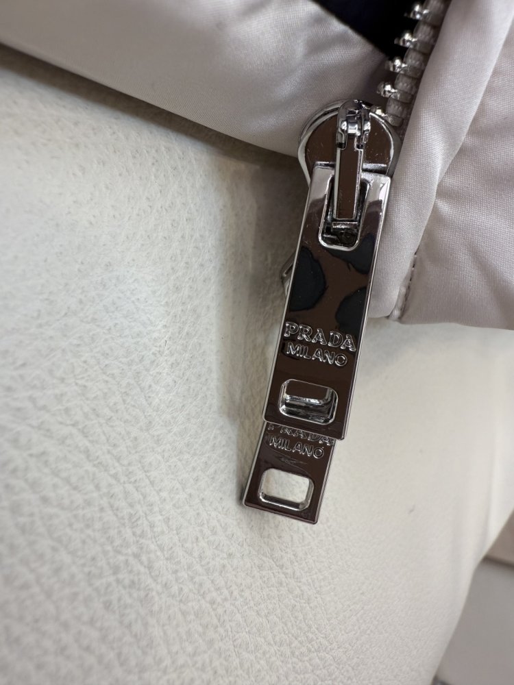 Теплый короткий пуховик с длинными рукавами фото 8