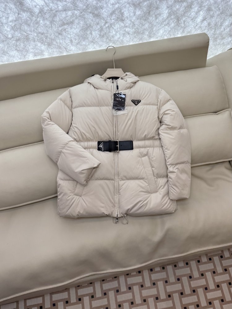 Теплый пуховик с длинными рукавами и капюшоном фото 3