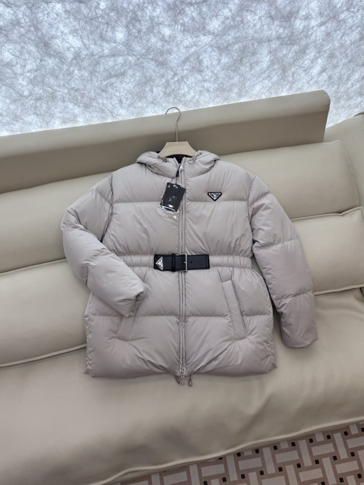 Теплый пуховик с длинными рукавами и капюшоном фото 3