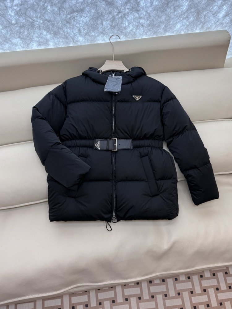 Теплый пуховик с длинными рукавами и капюшоном фото 3