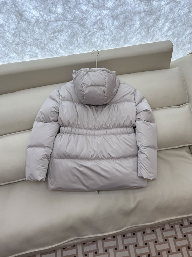 Теплый пуховик с длинными рукавами и капюшоном фото 5