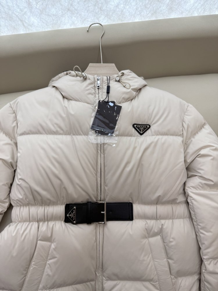 Теплый пуховик с длинными рукавами и капюшоном фото 6