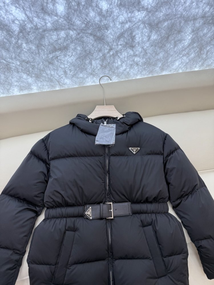 Теплый пуховик с длинными рукавами и капюшоном фото 6