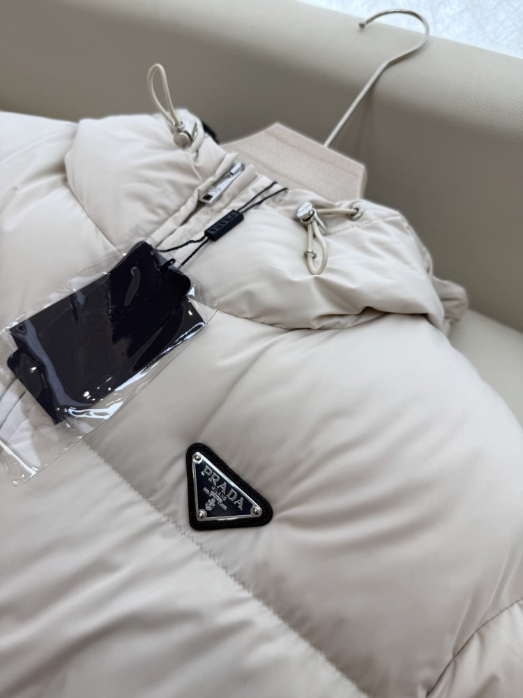 Теплый пуховик с длинными рукавами и капюшоном фото 7