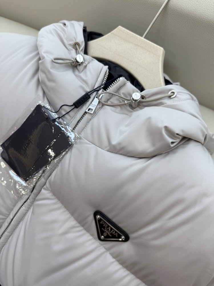 Теплый пуховик с длинными рукавами и капюшоном фото 7