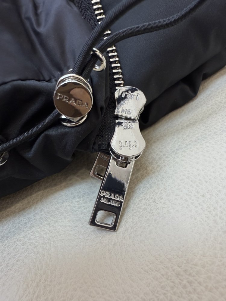 Теплый пуховик с длинными рукавами и капюшоном фото 8