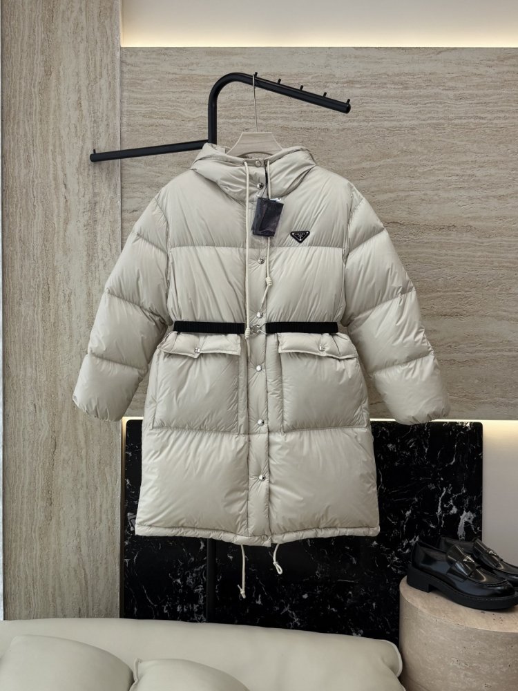 Теплый пуховик с длинными рукавами