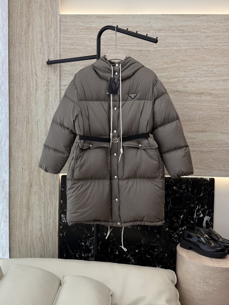 Теплый пуховик с длинными рукавами