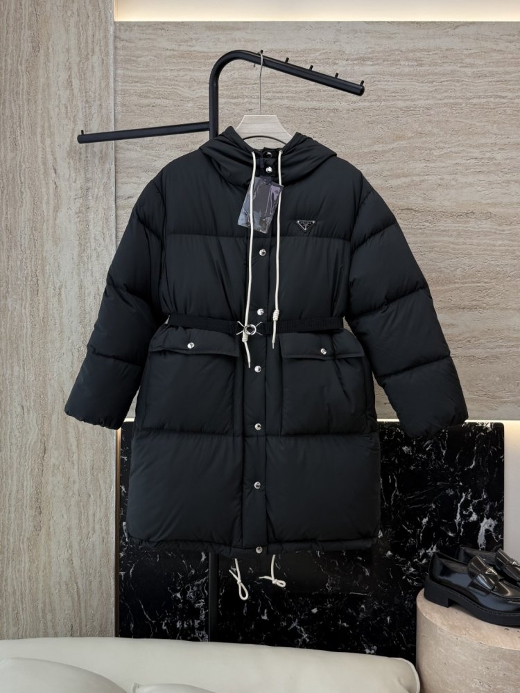 Теплый пуховик с длинными рукавами