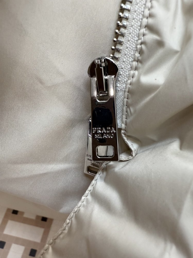 Теплый пуховик с длинными рукавами фото 8