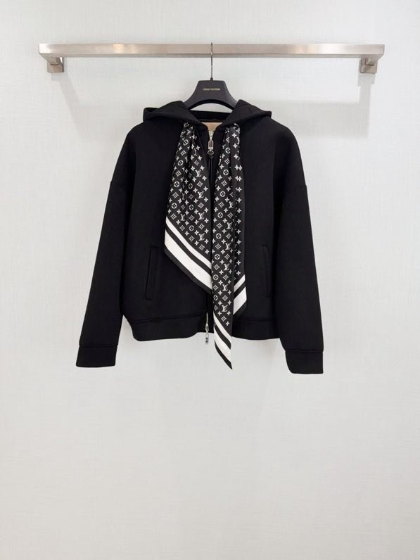 Толстовка на молнии с шелковым платком