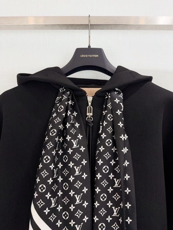 Толстовка на молнии с шелковым платком фото 2