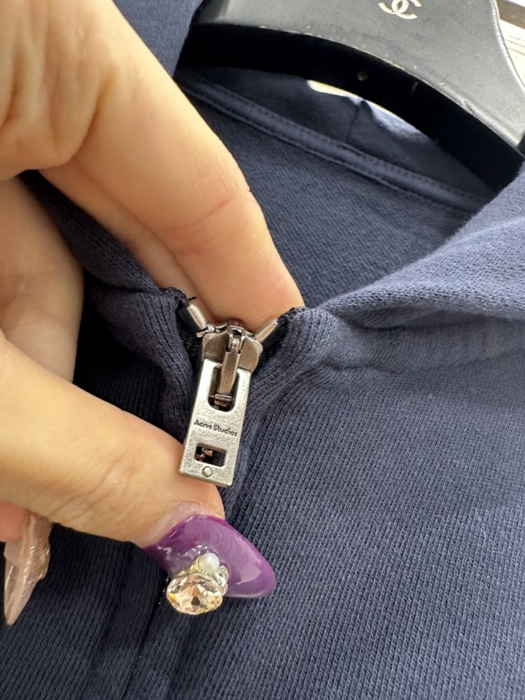 Толстовка з капюшоном і рваними елементами на блискавки фото 7