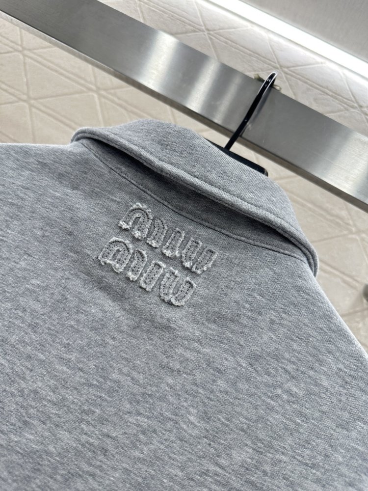 Hoody from collar фото 4