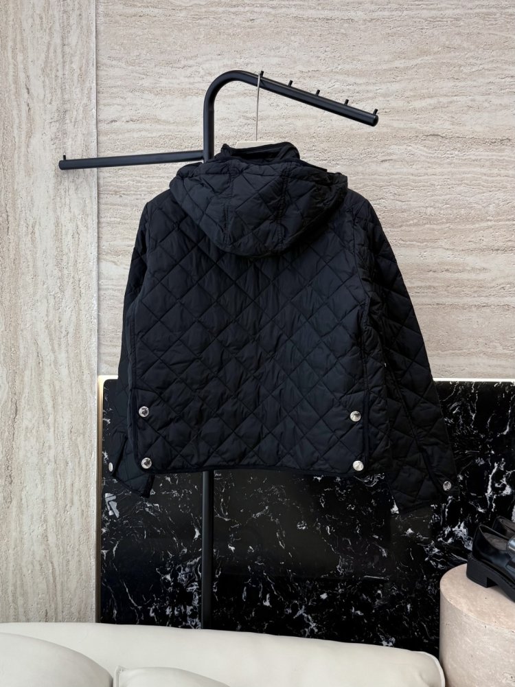 Тонкий укороченный пуховик в ромбовидную клетку фото 2