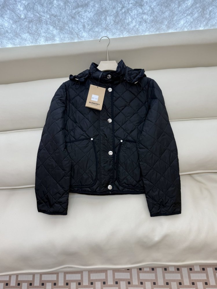 Тонкий укороченный пуховик в ромбовидную клетку фото 3