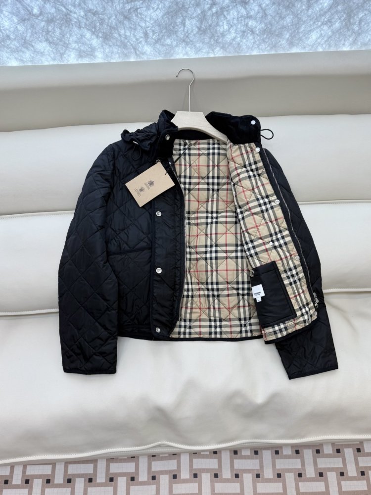 Тонкий укороченный пуховик в ромбовидную клетку фото 5