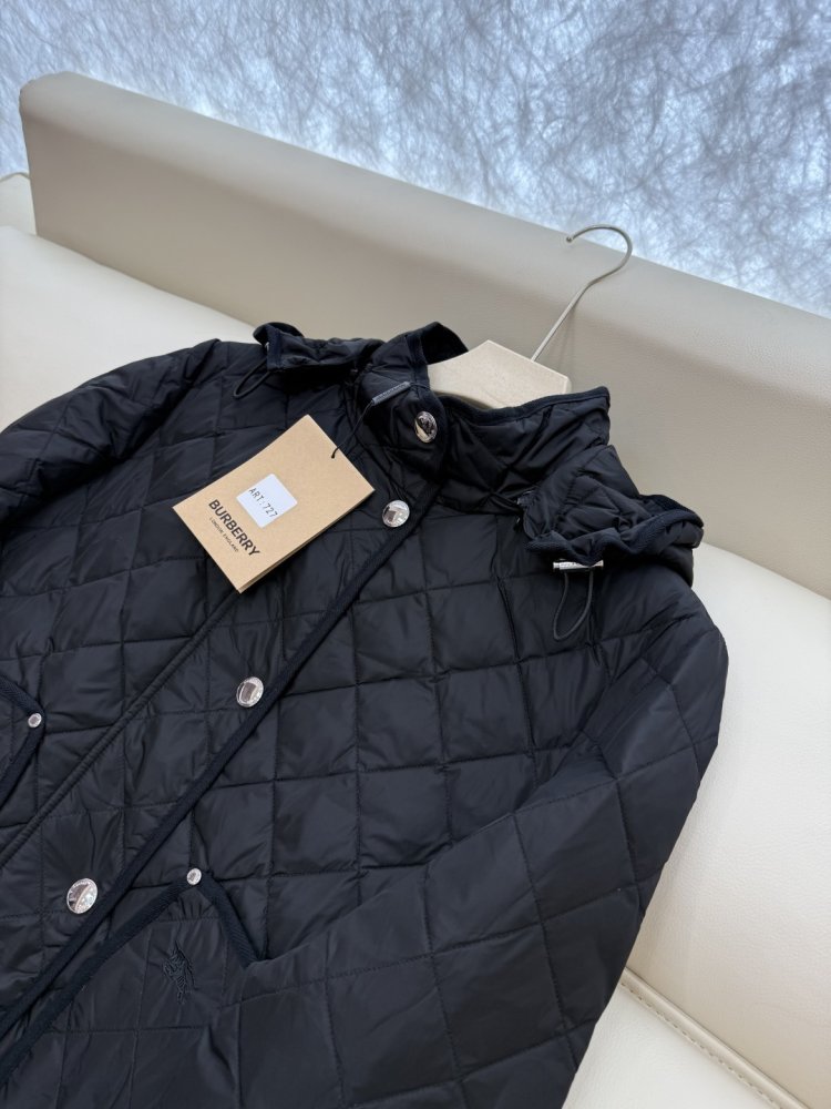 Тонкий укороченный пуховик в ромбовидную клетку фото 6