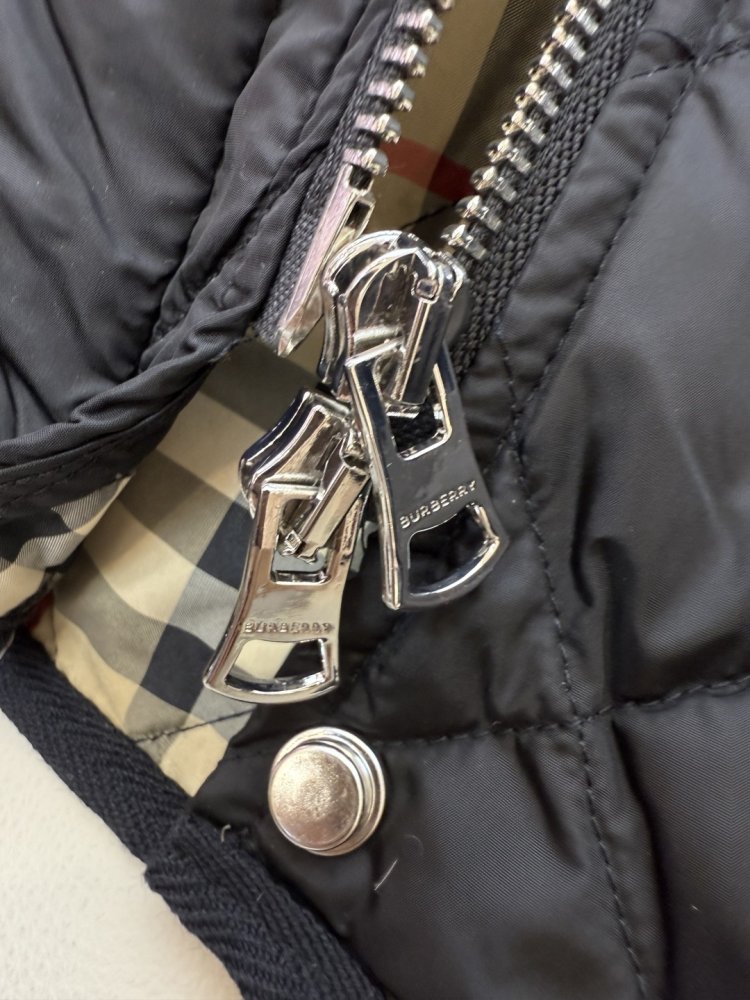 Тонкий укороченный пуховик в ромбовидную клетку фото 8