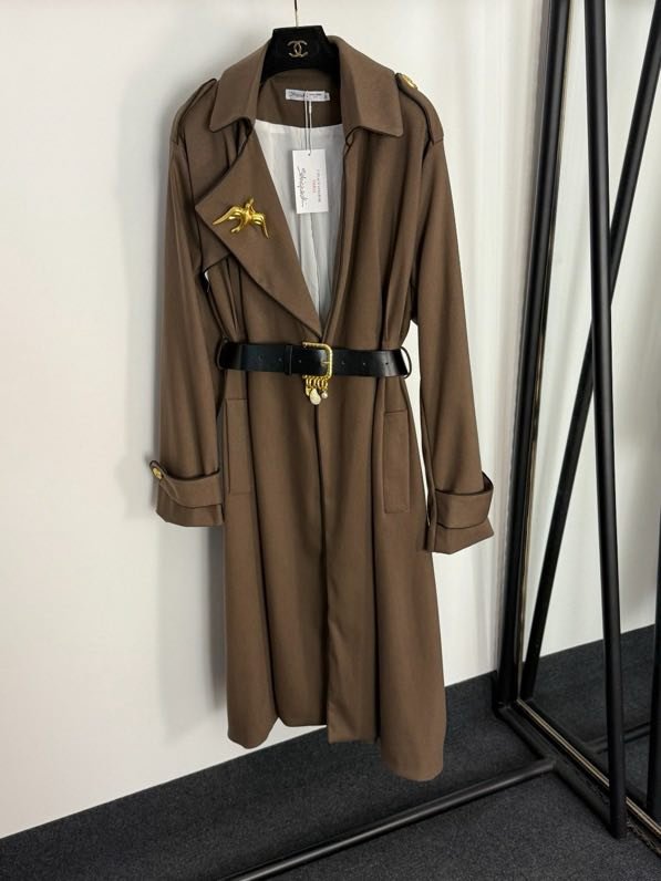 Trench coat from facings, fitted