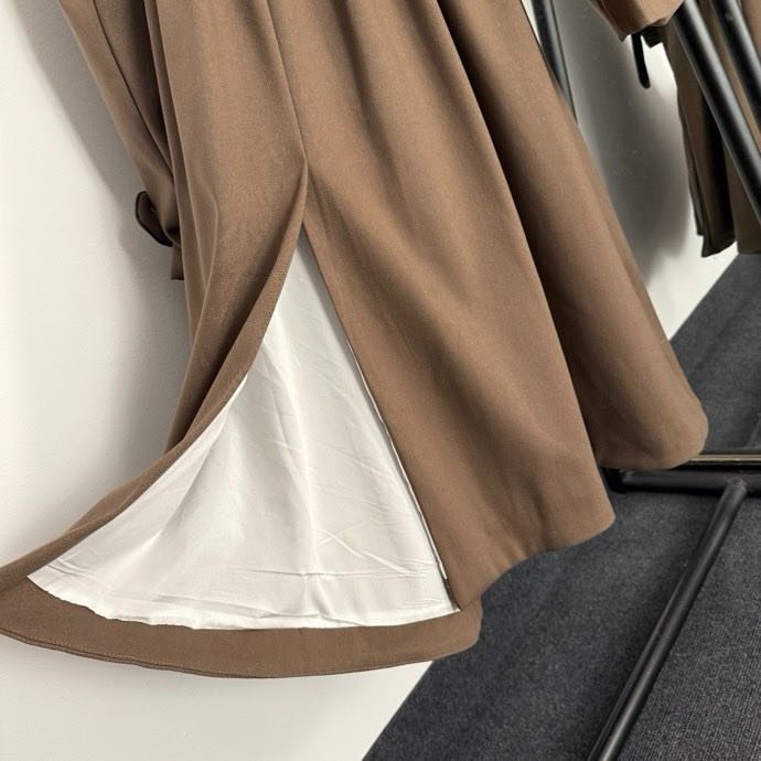 Trench coat from facings, fitted фото 7