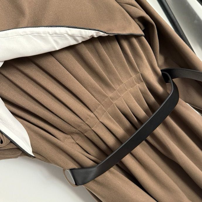 Trench coat from facings, fitted фото 8