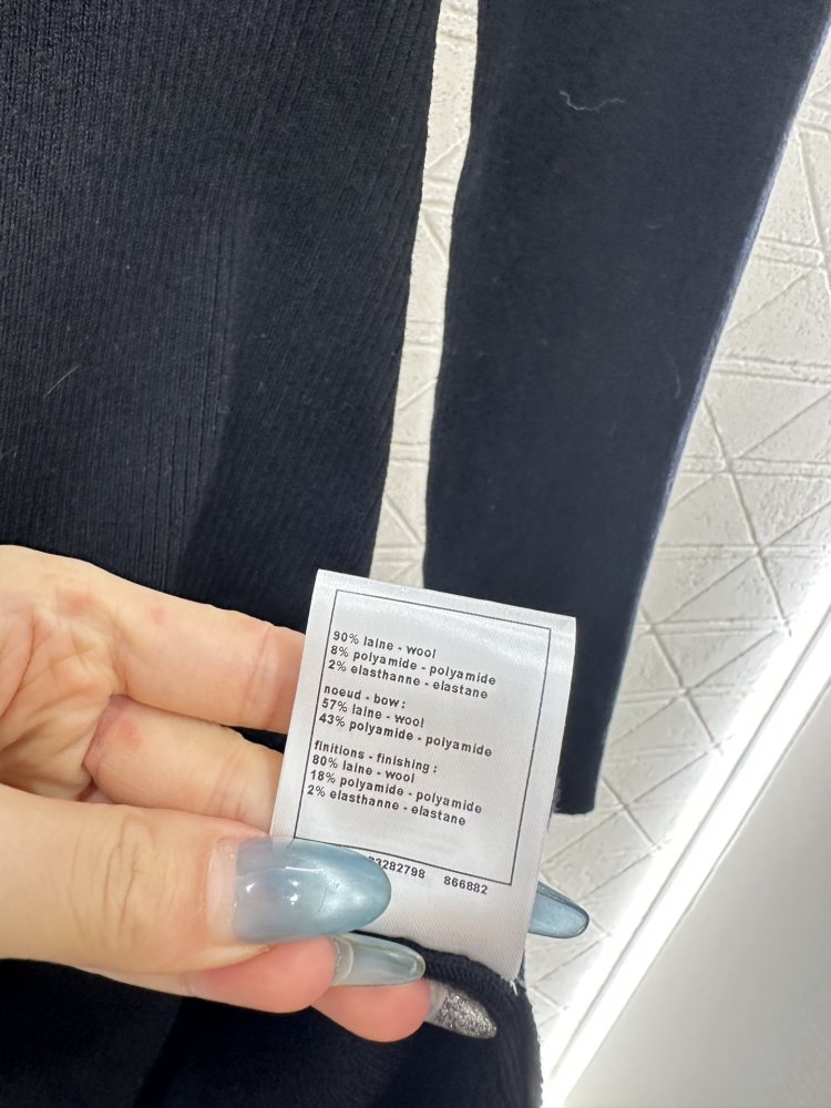 Трикотажное платье с одним рукавом и бантом фото 9