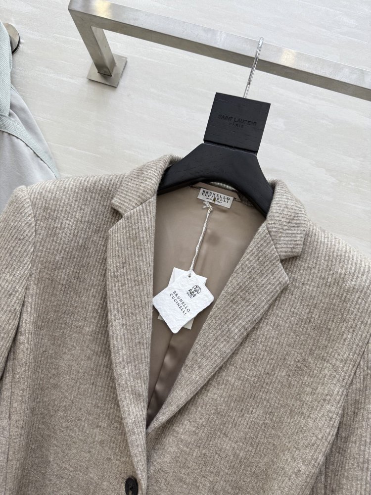 Трикотажный блейзер женский фото 6