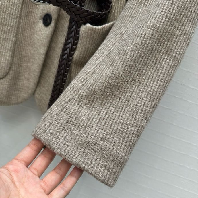 Трикотажный блейзер женский фото 8