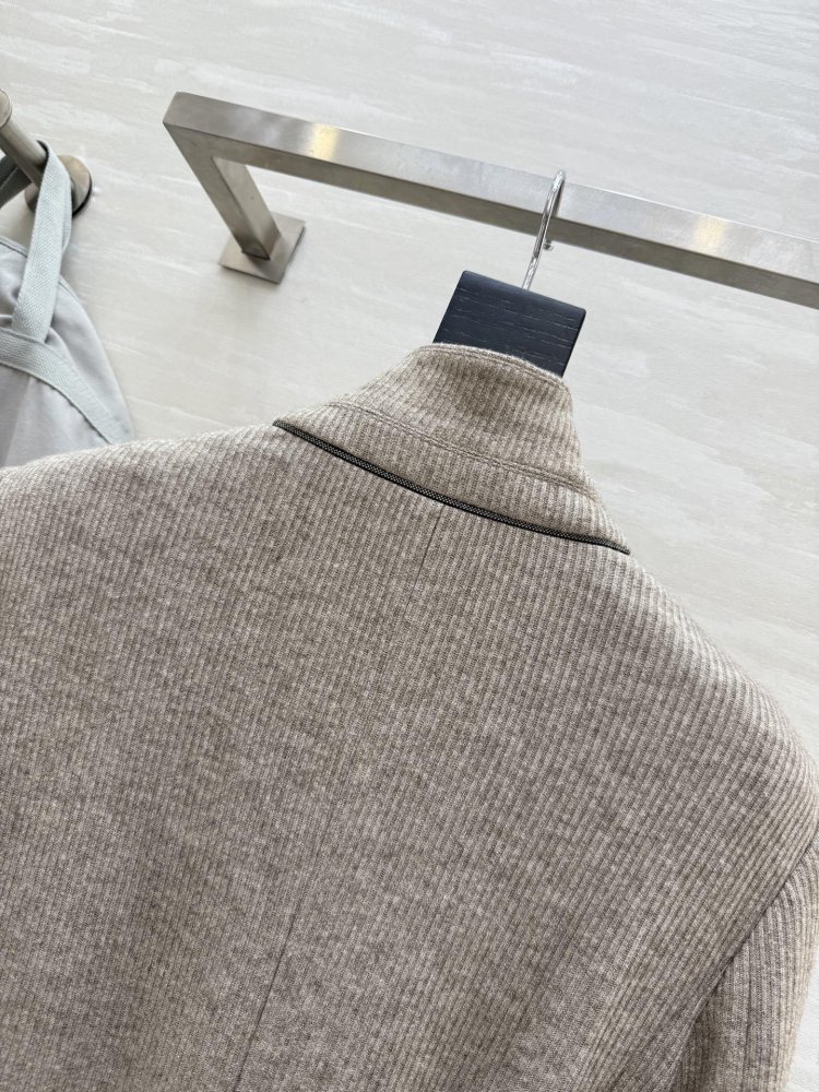 Трикотажный блейзер женский фото 9