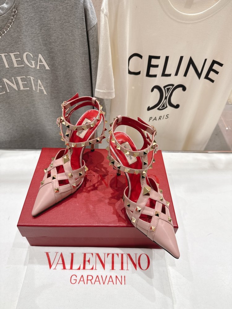 Shoes d'Orsay on stud from close gold logo and strap фото 2