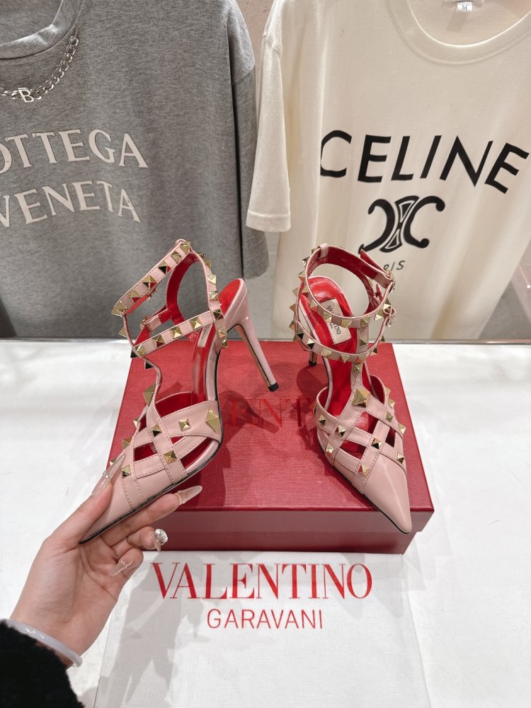 Shoes d'Orsay on stud from close gold logo and strap фото 3