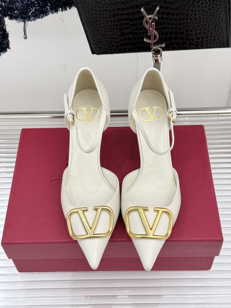 Shoes d'Orsay on stud from close gold logo and strap фото 4