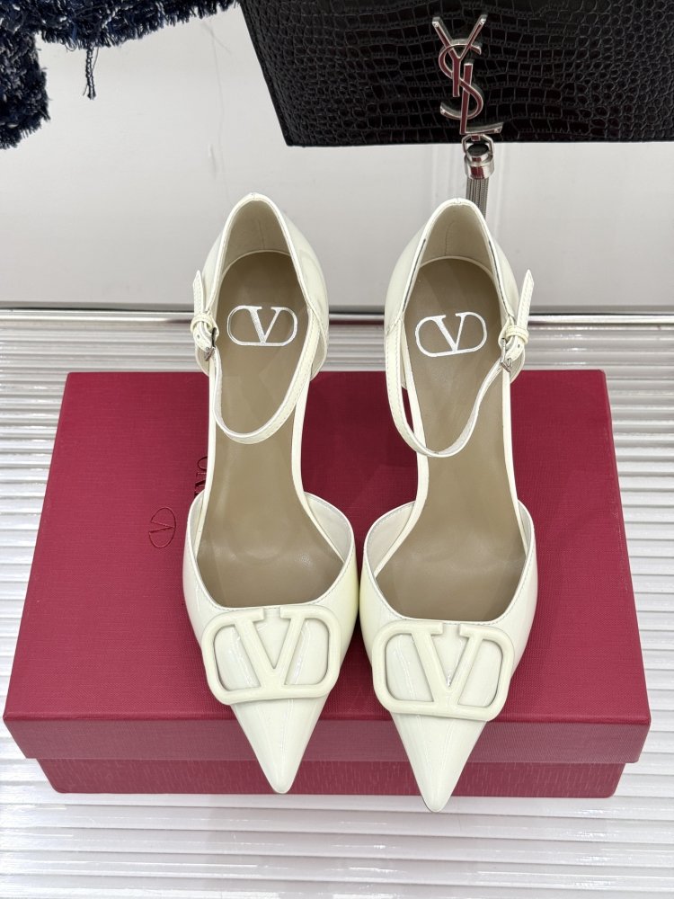 Shoes d'Orsay on stud from close gold logo and strap фото 4